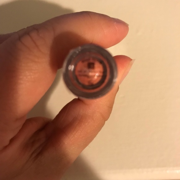 Lip gloss - Picture 2 of 2